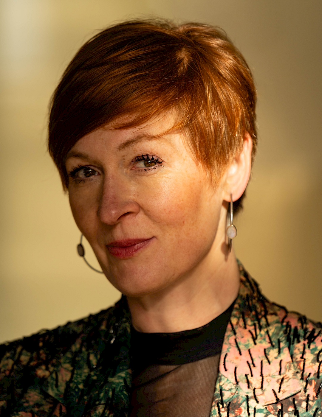 Portrait Solvej Ovesen in warm lighting