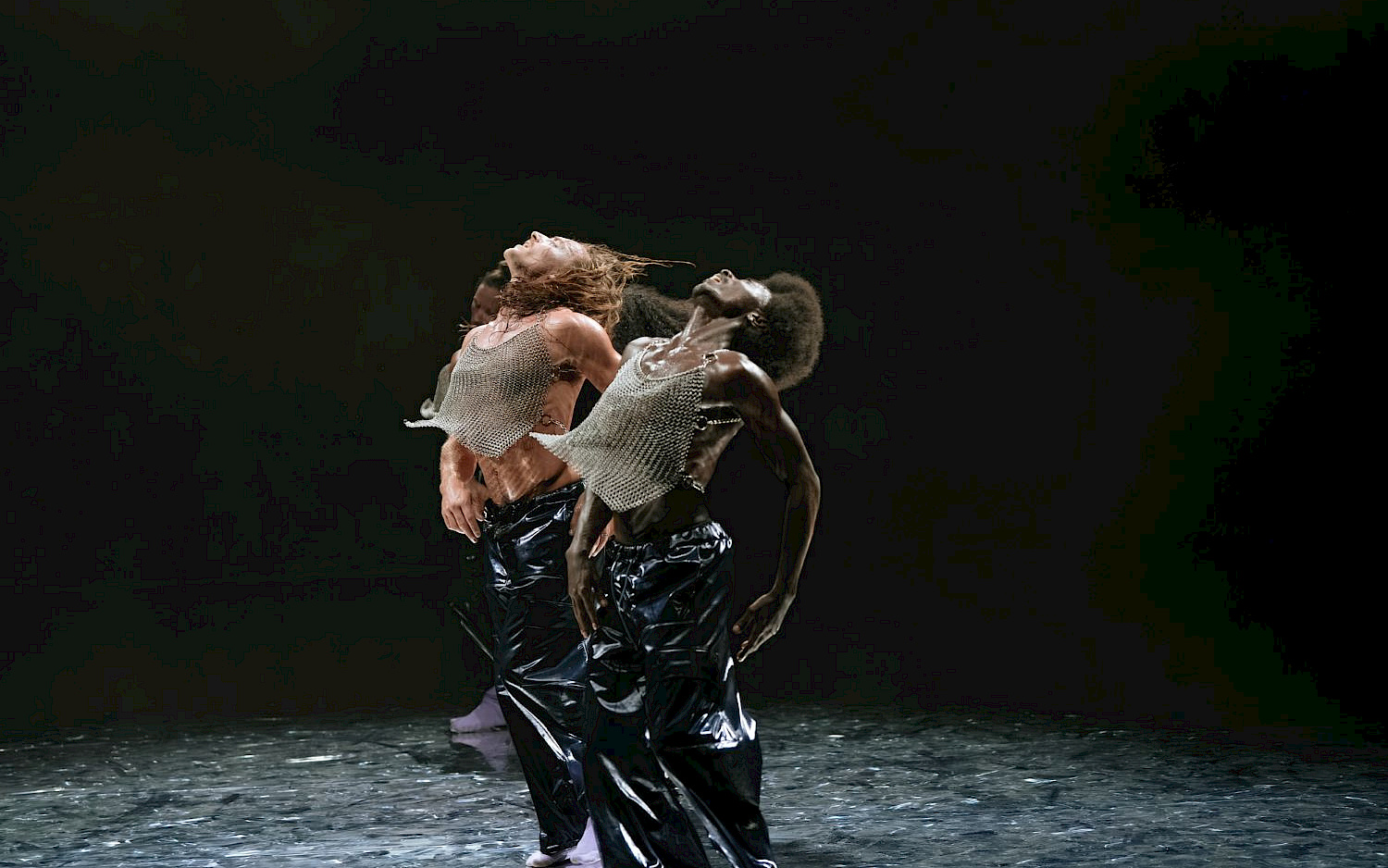 Blandine Soulage Two dancers in chainmails.