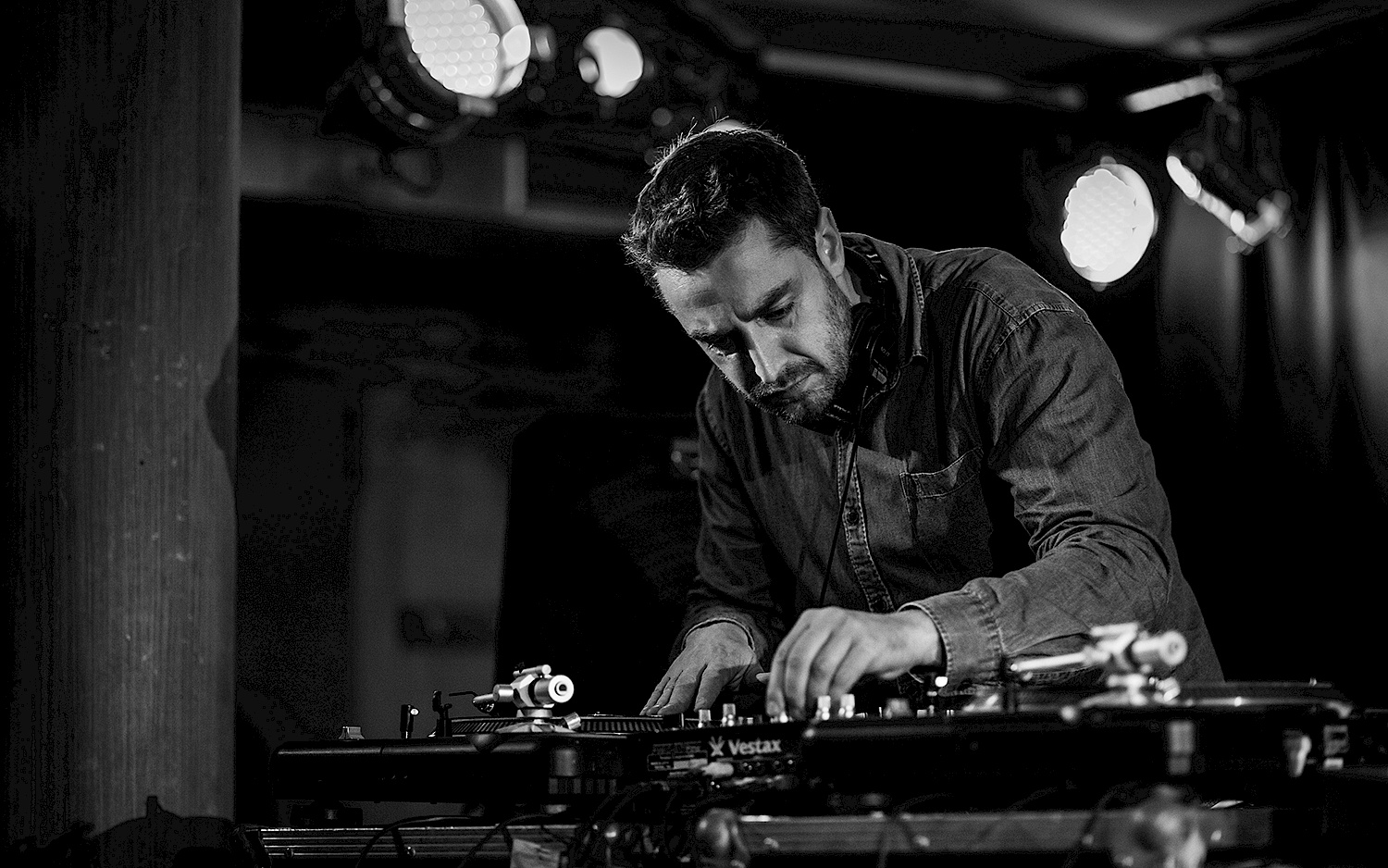 DJ Illvibe on the turntables